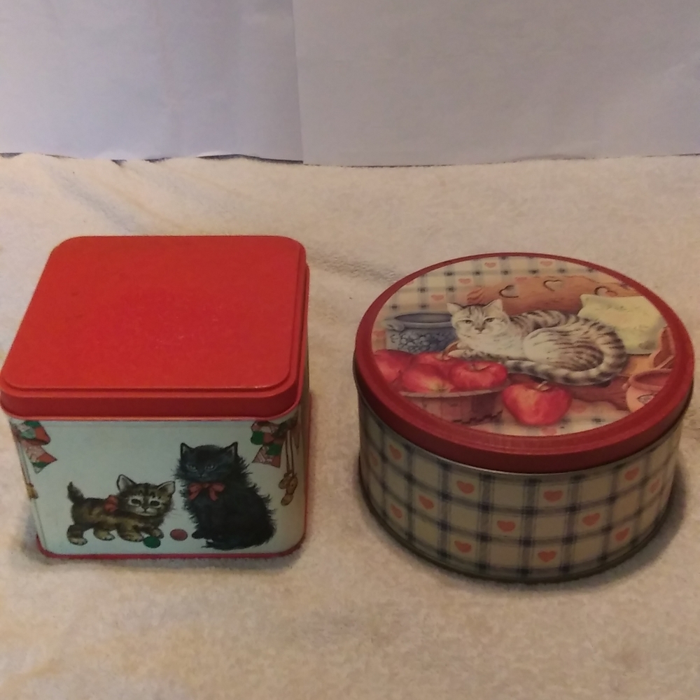Vintage 4.5" Potpourri Press Square Cats Holiday Christmas Tin, 5.5" circle Cat